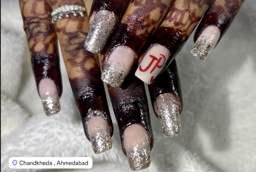 Bridal set with stars and henna