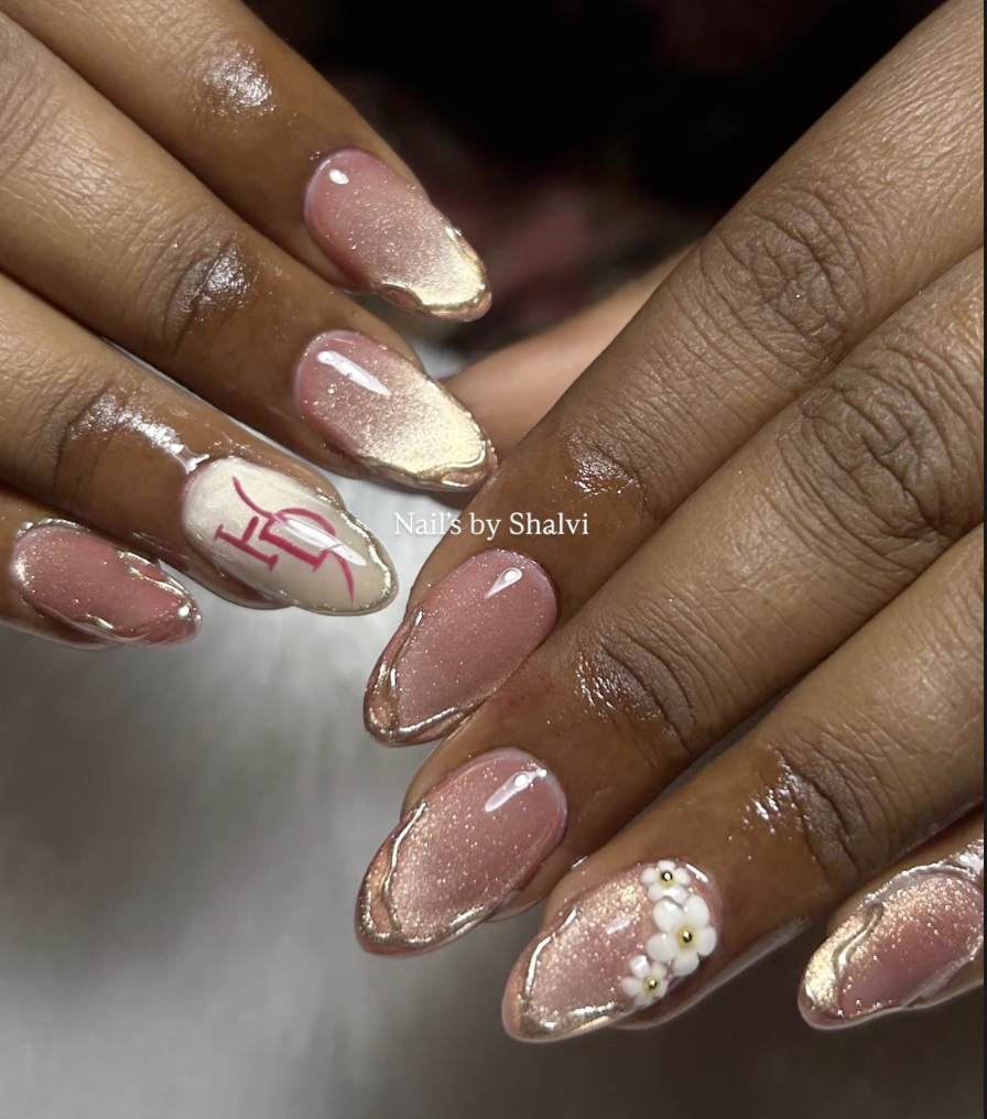 Rose gold pearl nails
